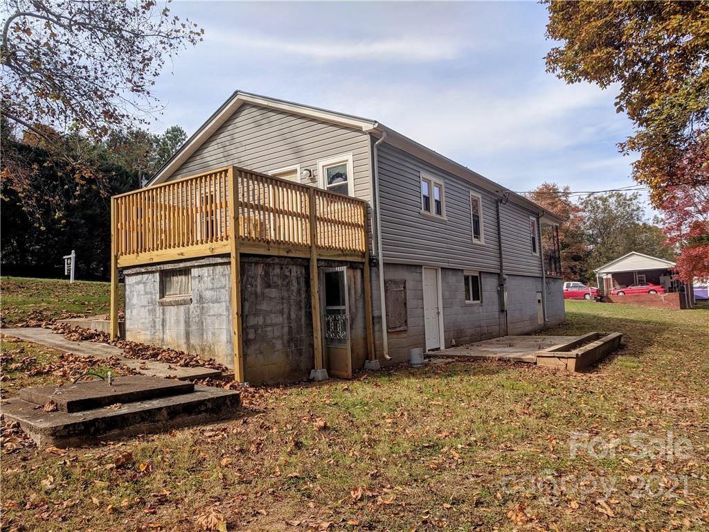 1054 Hubbard Road Hickory, NC 28601 - Photo 5 of 28 Gallery Image 5