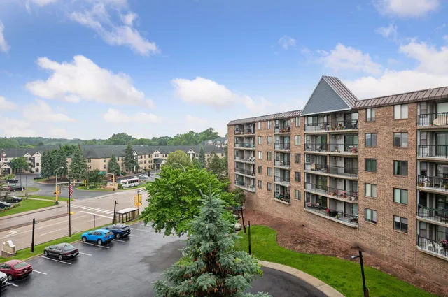 $120,000 | 2601 Kenzie Terrace, Unit 402, St. Anthony, MN 55418