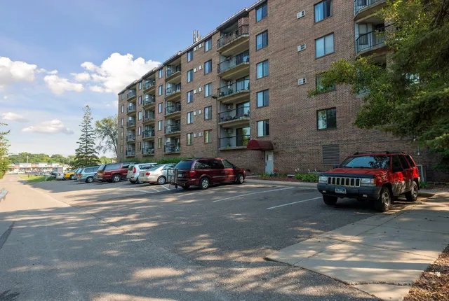 $120,000 | 2601 Kenzie Terrace, Unit 402, St. Anthony, MN 55418