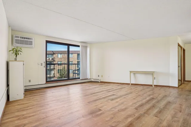 $120,000 | 2601 Kenzie Terrace, Unit 402, St. Anthony, MN 55418