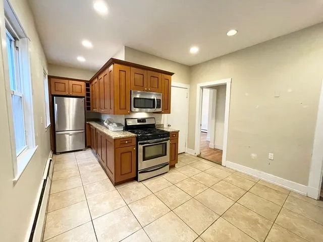 $6,000 | 72 Calumet Street, Unit 2, Boston, MA 02120