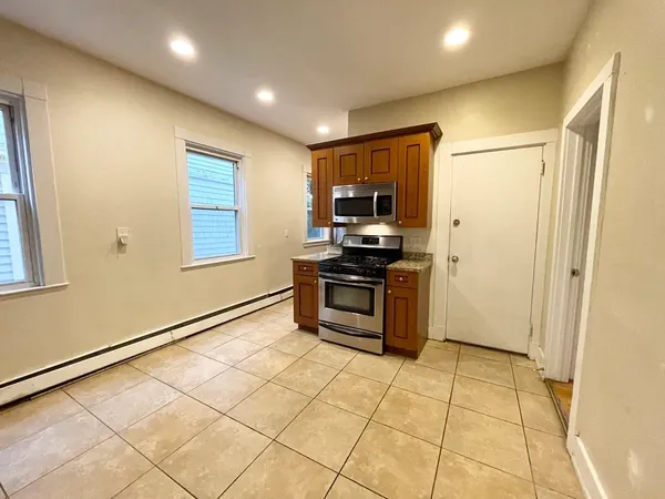 $6,000 | 72 Calumet Street, Unit 2, Boston, MA 02120