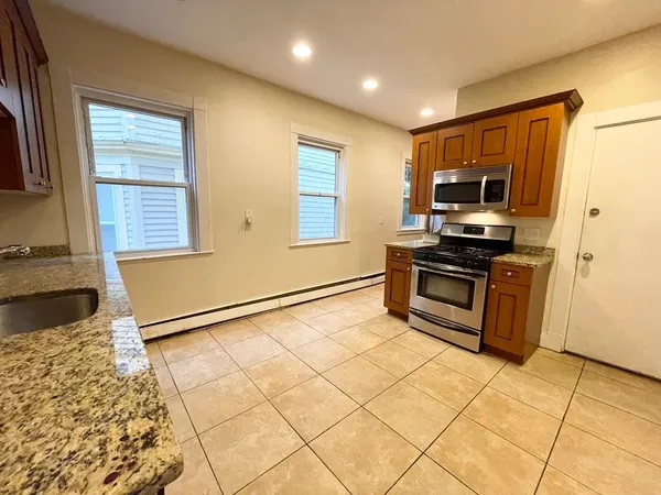 $6,000 | 72 Calumet Street, Unit 2, Boston, MA 02120