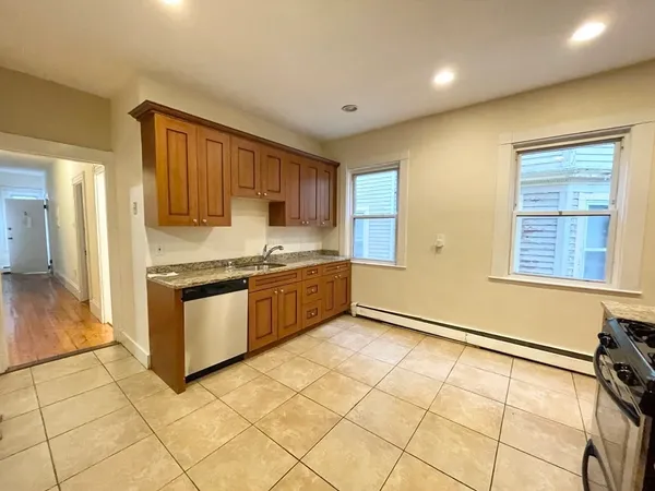 $6,000 | 72 Calumet Street, Unit 2, Boston, MA 02120