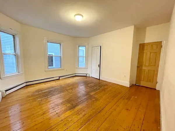 $6,000 | 72 Calumet Street, Unit 2, Boston, MA 02120