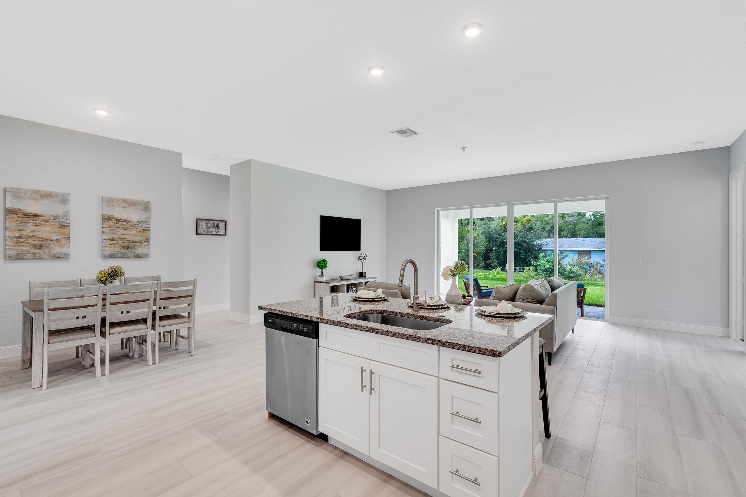 2049 bridgehampton terrace (11) TV blac