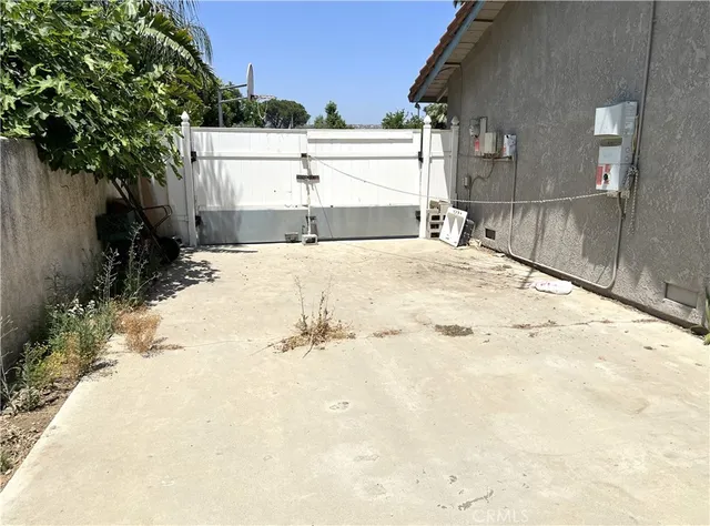 a view of a backyard of the house