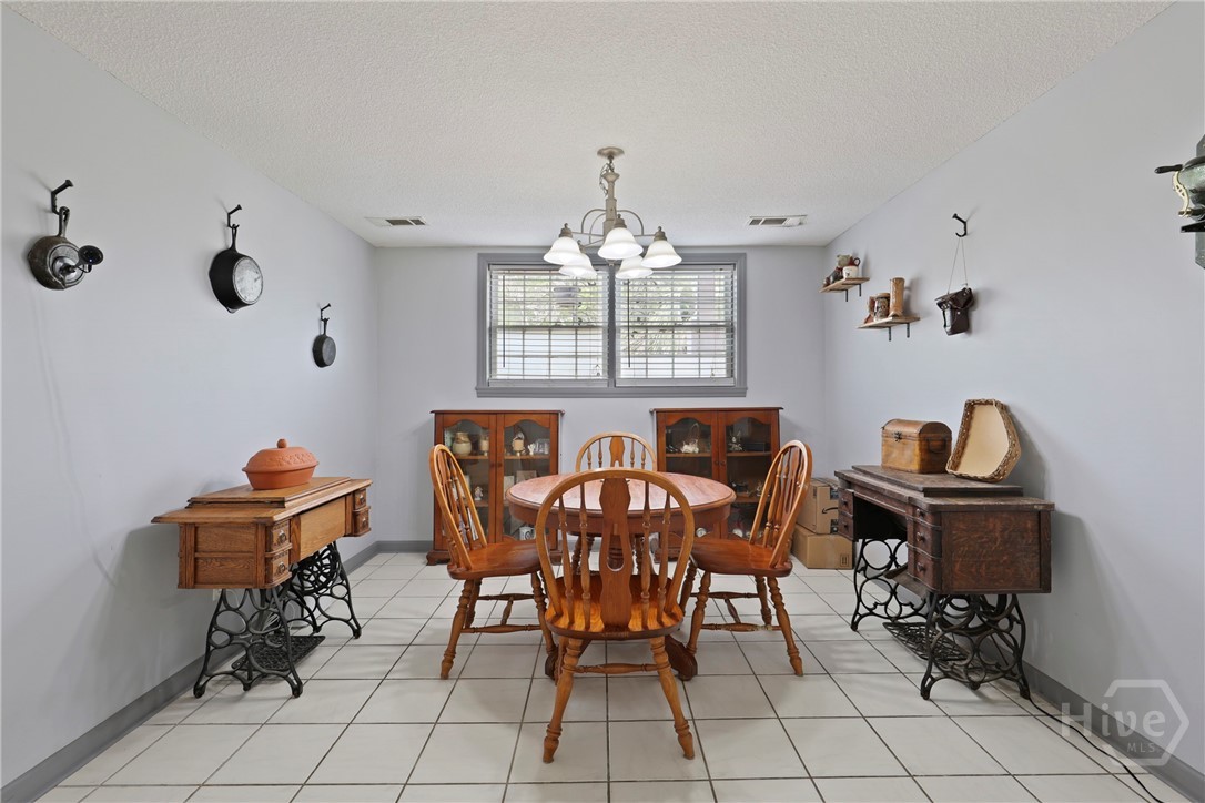 1025 Mohawk Street Savannah, GA 31419 - Photo 15 of 37