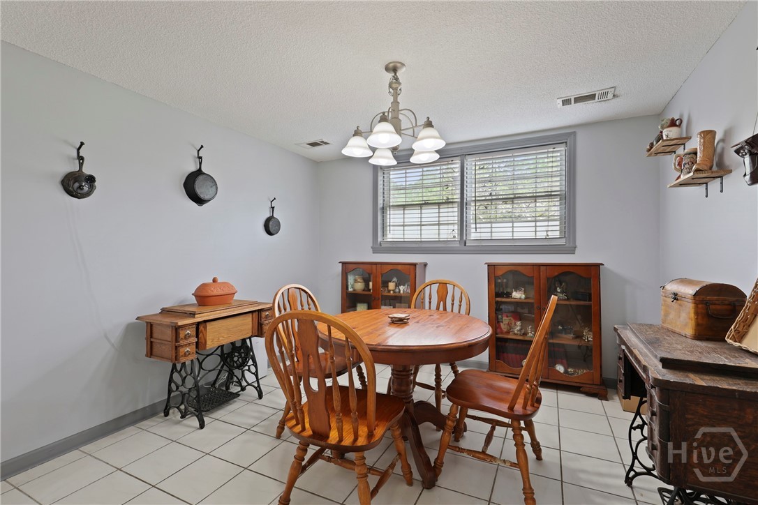 1025 Mohawk Street Savannah, GA 31419 - Photo 16 of 37