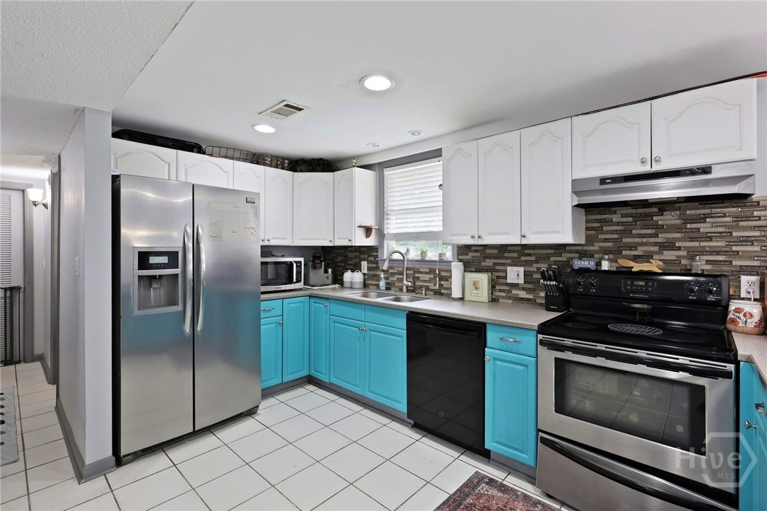 1025 Mohawk Street Savannah, GA 31419 - Photo 9 of 37