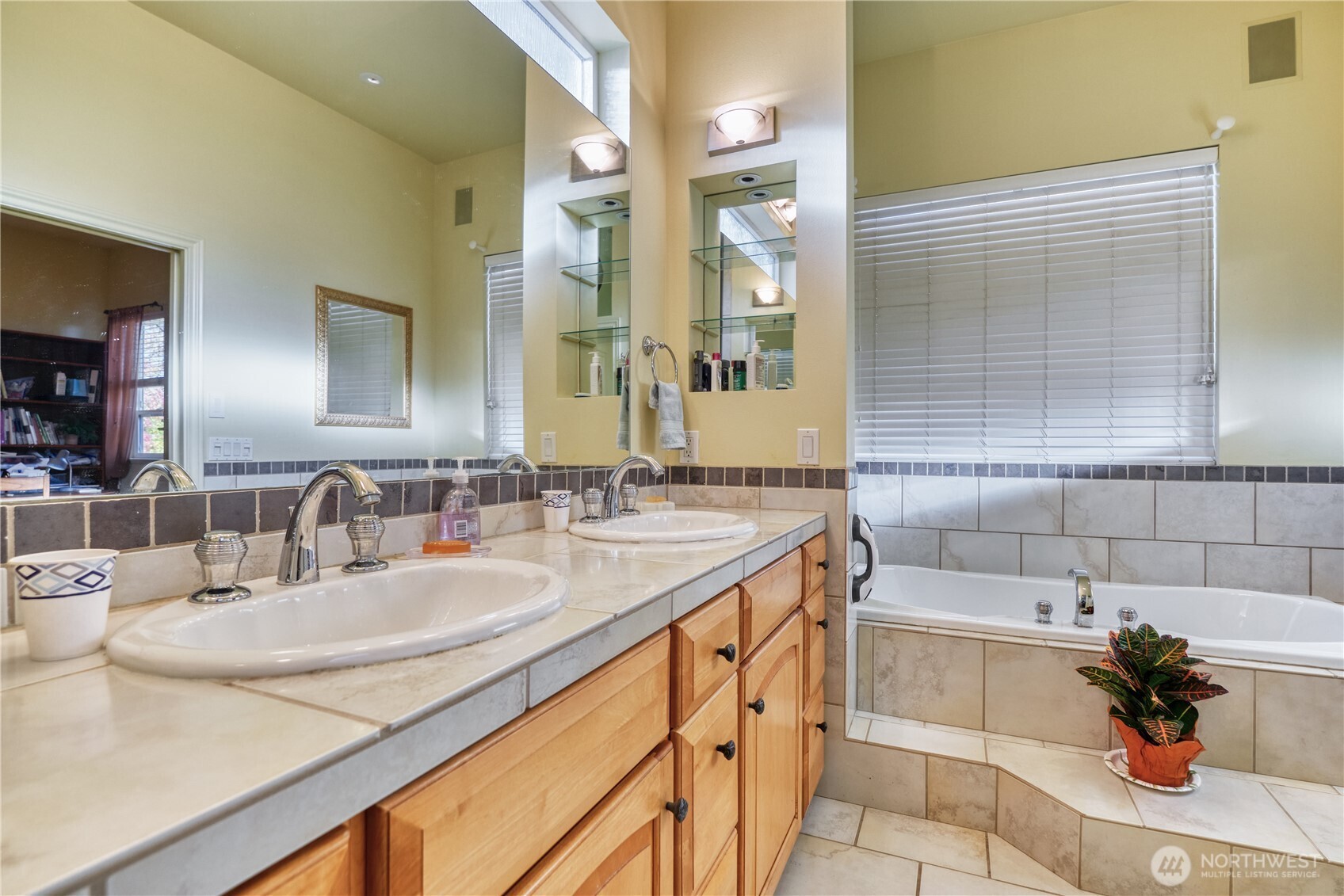 1561 Ocean View Lane Point Roberts, WA 98281 - Photo 18 of 38 Gallery Image 18