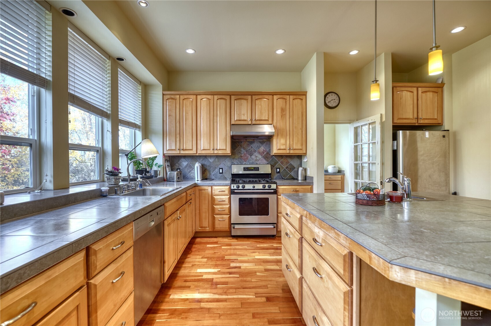 1561 Ocean View Lane Point Roberts, WA 98281 - Photo 10 of 38 Gallery Image 10