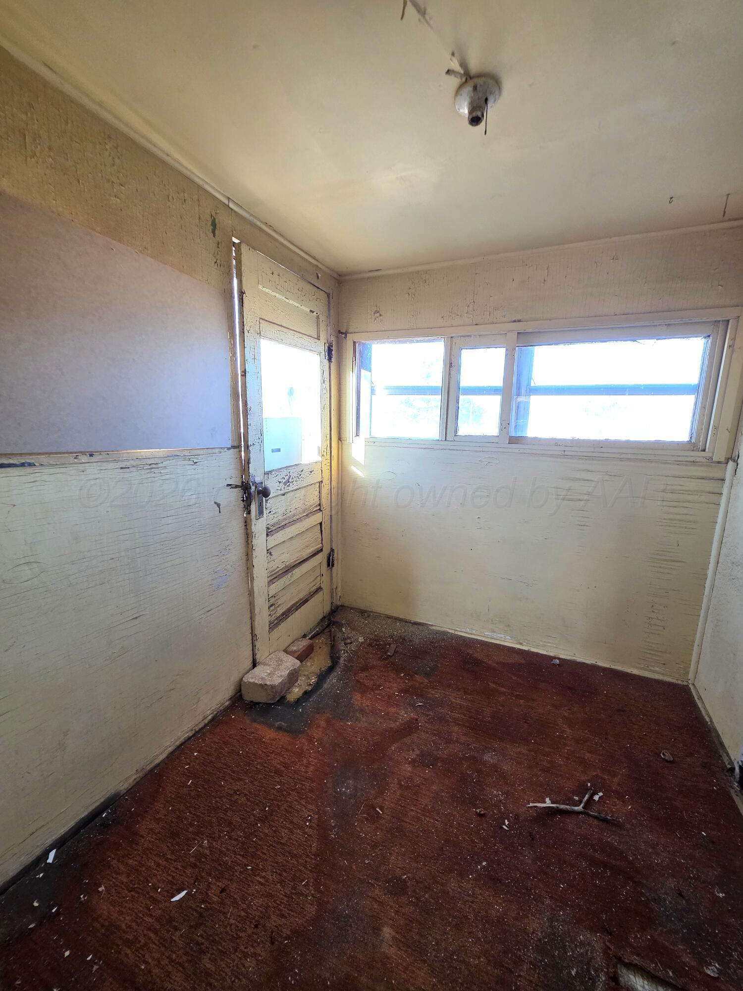 919 Main Street McLean, TX 79057 - Photo 6 of 13 a view of empty room with window