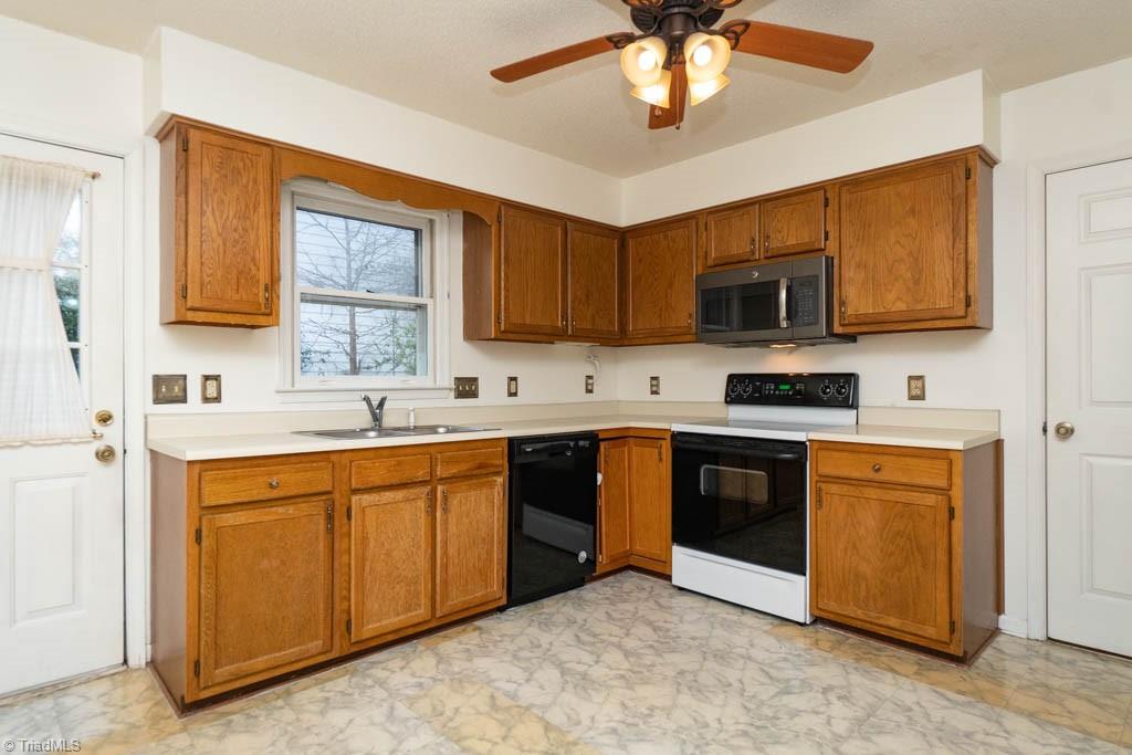 5701 Running Ridge Road Greensboro, NC 27407 - Photo 12 of 33 Gallery Image 12