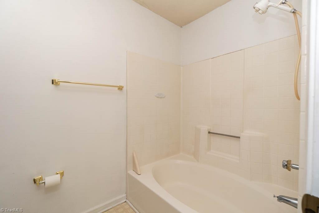 5701 Running Ridge Road Greensboro, NC 27407 - Photo 20 of 33 Gallery Image 20