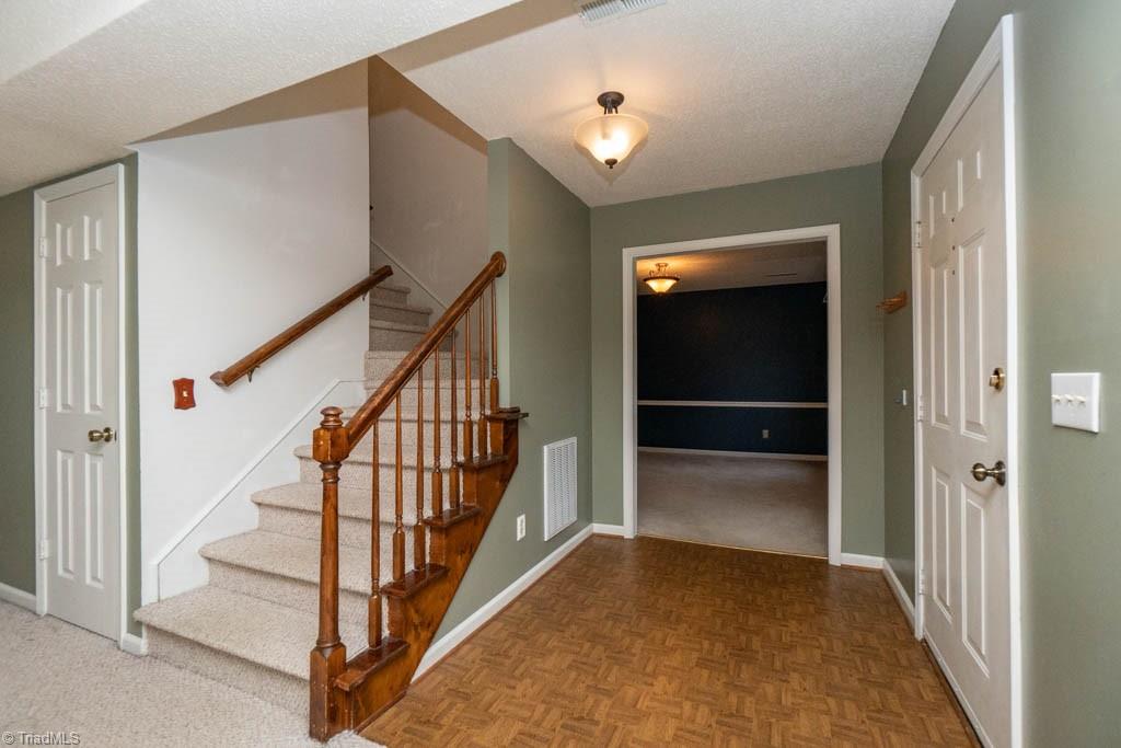 5701 Running Ridge Road Greensboro, NC 27407 - Photo 6 of 33 Gallery Image 6