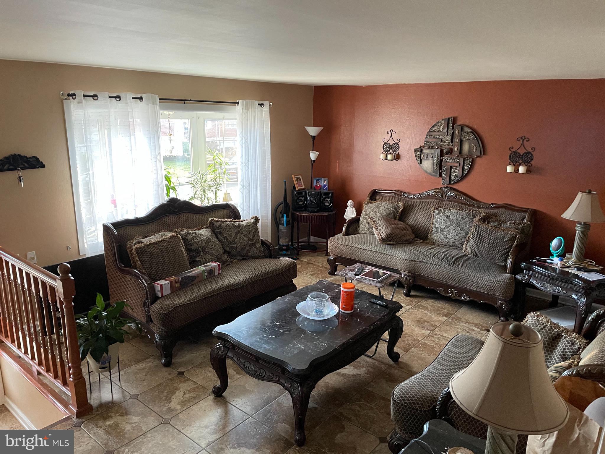 12610 Medford Road Philadelphia, PA 19154 - Photo 4 of 20 Living Room