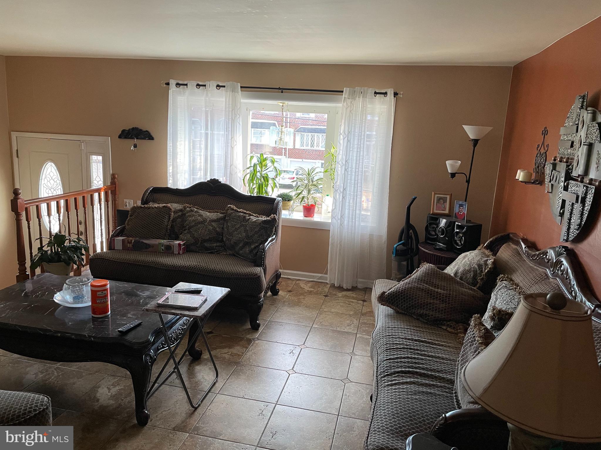12610 Medford Road Philadelphia, PA 19154 - Photo 5 of 20 Living Room