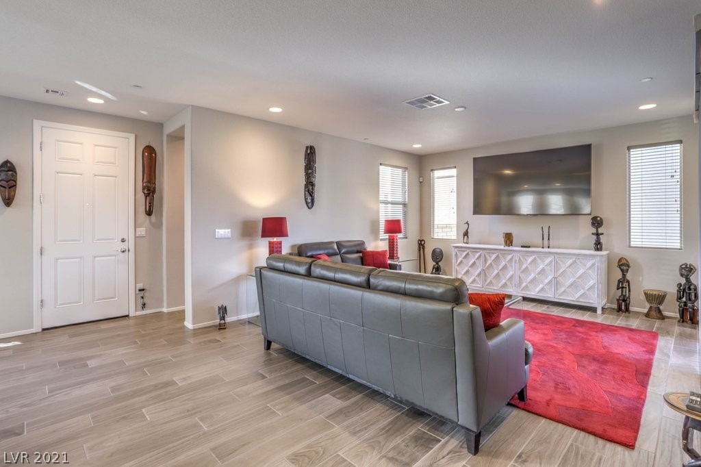 992 East Sunset Road Henderson, NV 89011 - Photo 11 of 43 Gallery Image 11