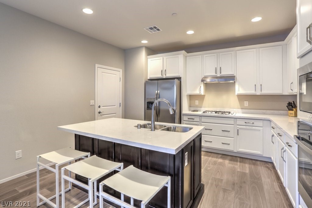 992 East Sunset Road Henderson, NV 89011 - Photo 14 of 43 Gallery Image 14