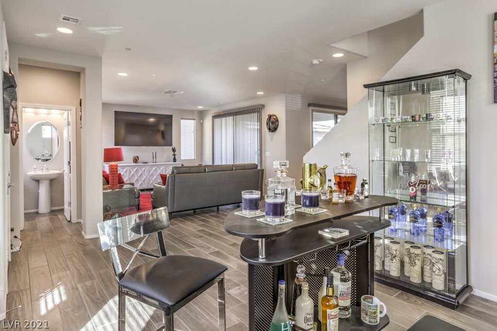 992 East Sunset Road Henderson, NV 89011 - Photo 9 of 43 Gallery Image 9