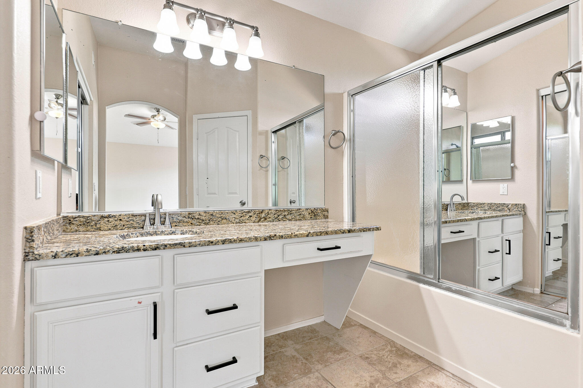 10828 West Monte Vista Road Avondale, AZ 85392 - Photo 24 of 32 Primary bathroom