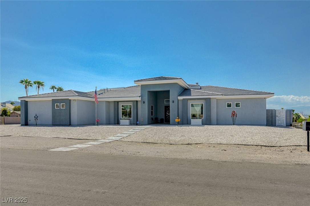 Prairie-style house with stucco siding