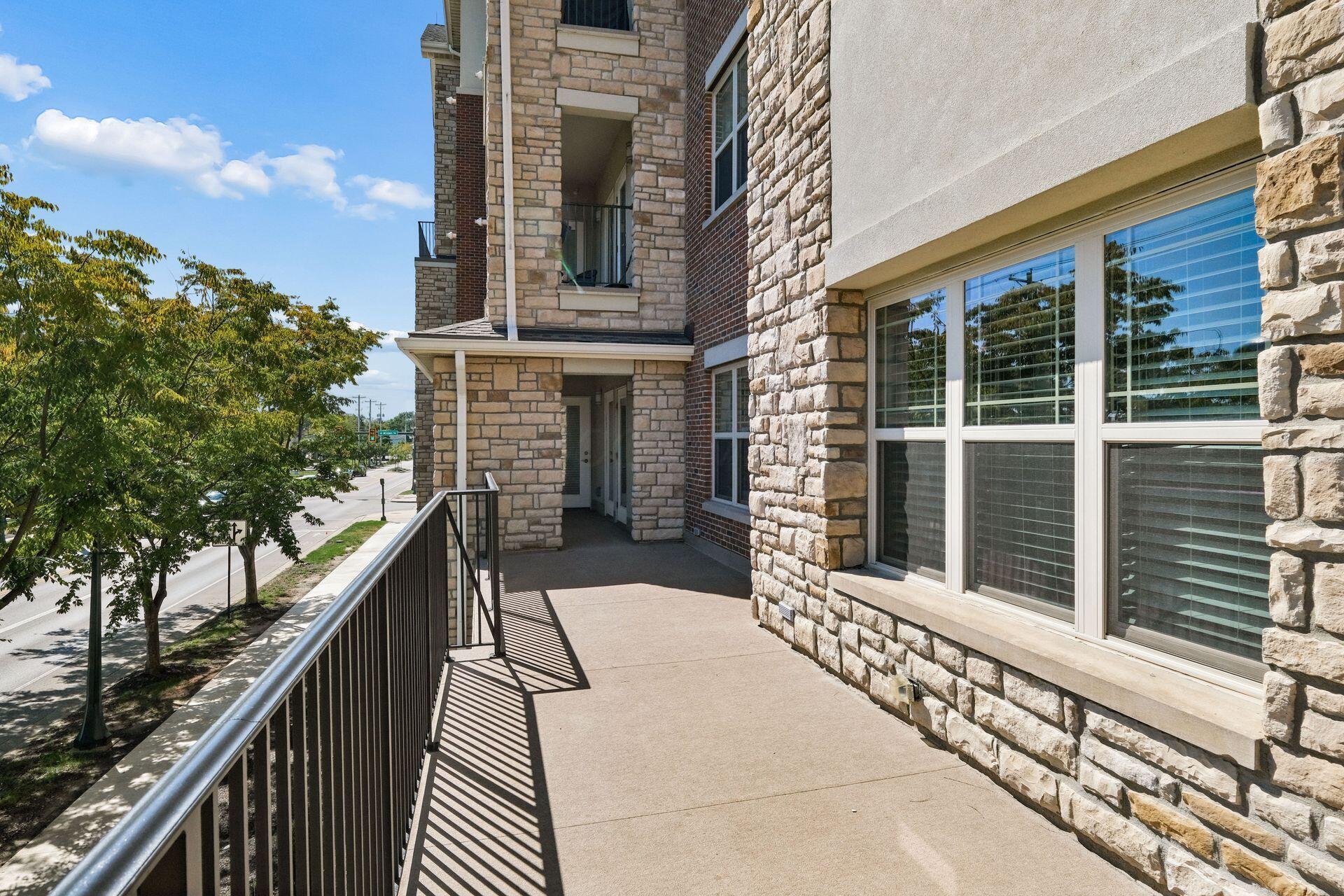 3175 Tremont Road, Unit 206 Columbus, OH 43221 - Photo 38 of 55 Balcony Open Portion - 33' x 8'