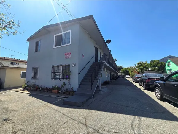 $1,800 | 1140 West 120th Street, Unit 8, Los Angeles, CA 90044