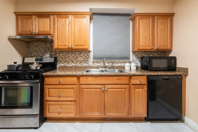 $2,500 | 6415 Drake Avenue, Unit 6415, Lincolnwood, IL 60712