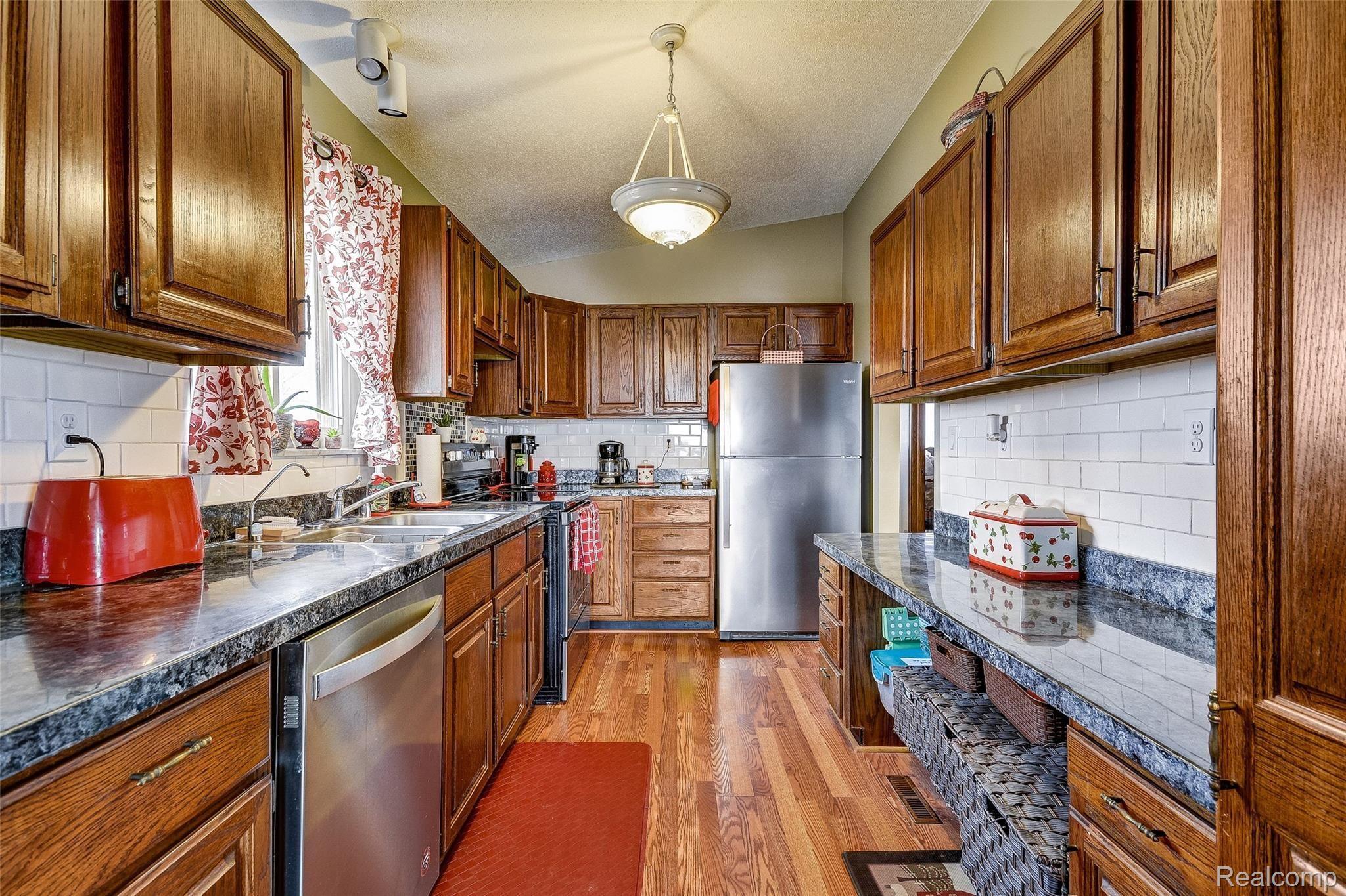 18333 Hickory Road Milan, MI 48160 - Photo 9 of 56 57.jpg