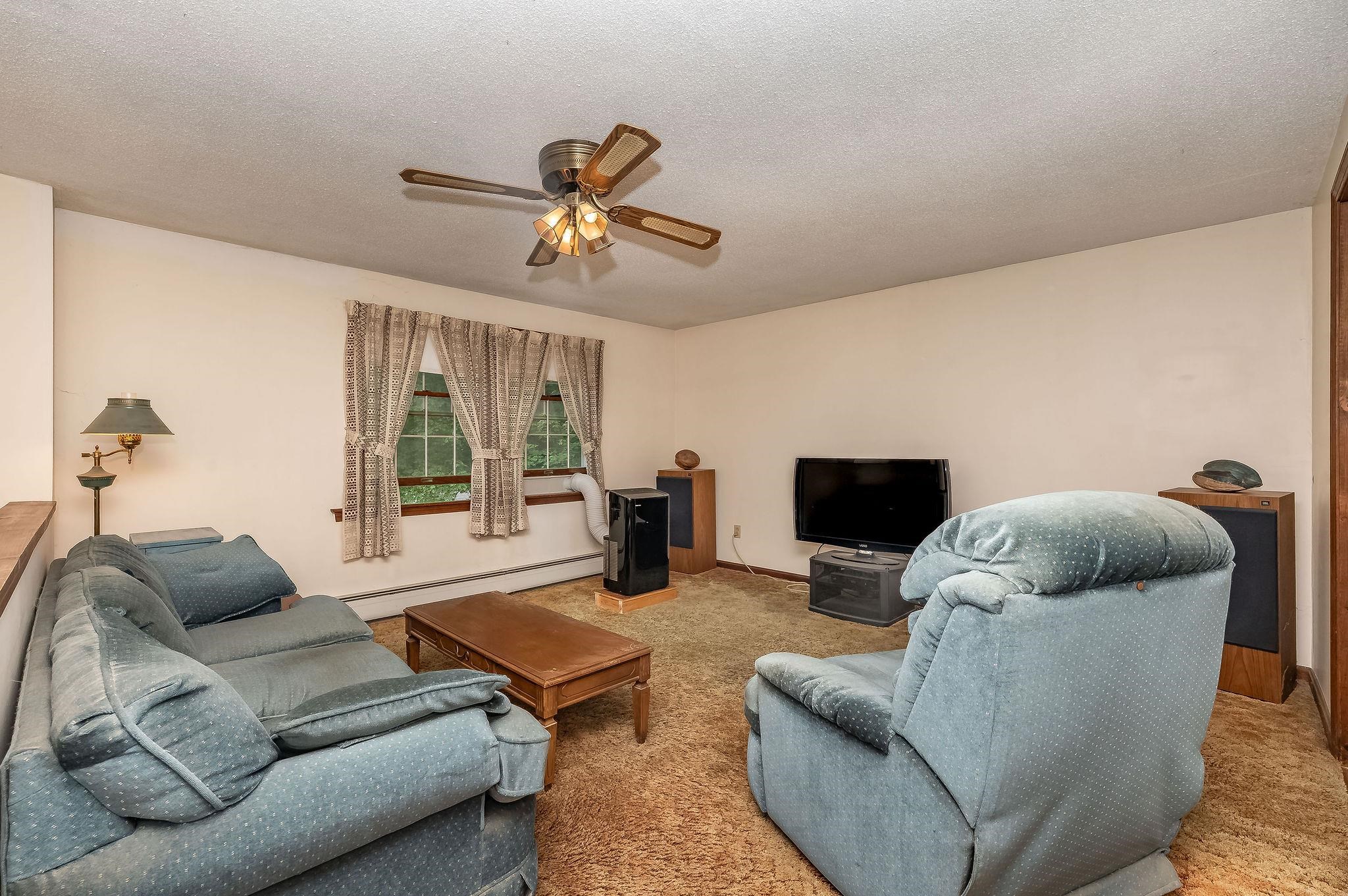 89 Oak Street Rochester, NH 03839 - Photo 12 of 34