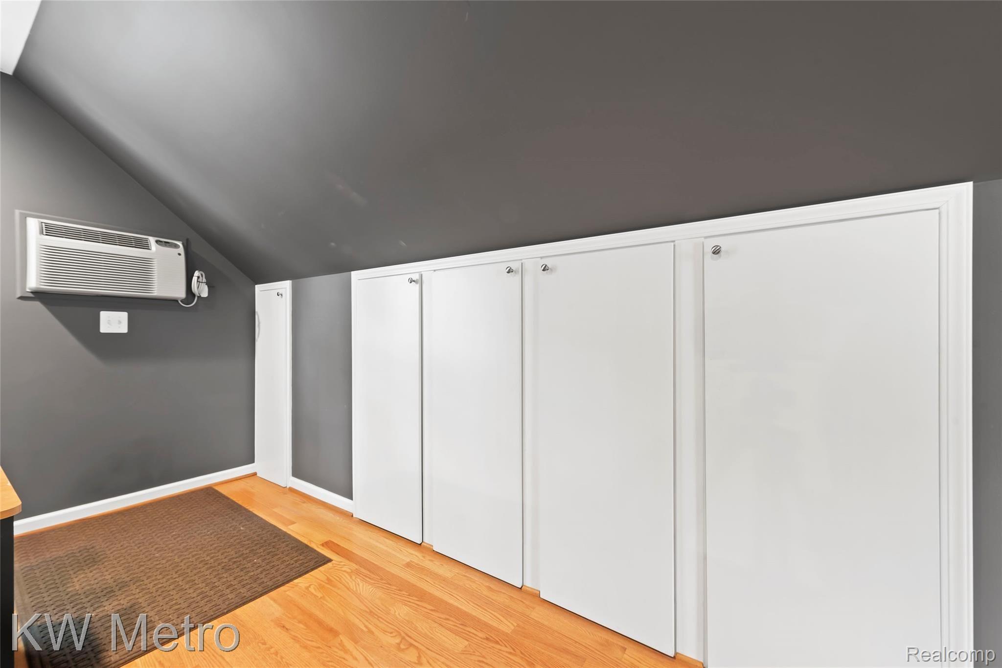 124 Cambridge Boulevard Pleasant Ridge, MI 48069 - Photo 48 of 54 PLE_4162.jpg