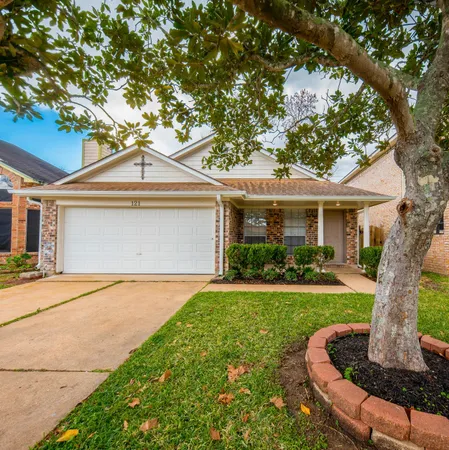 $1,875 | 121 Coffee Lane, Lake Jackson, TX 77566