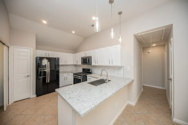 $1,875 | 121 Coffee Lane, Lake Jackson, TX 77566