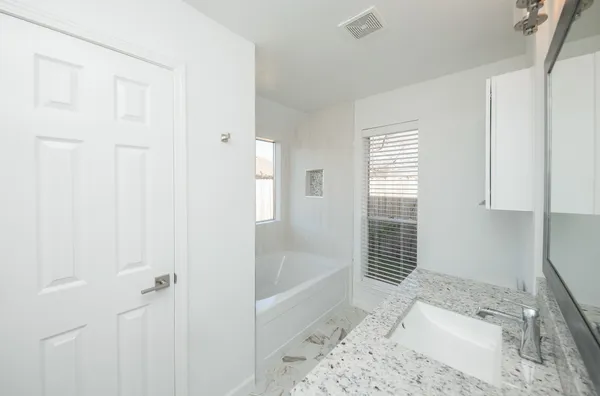 $1,875 | 121 Coffee Lane, Lake Jackson, TX 77566