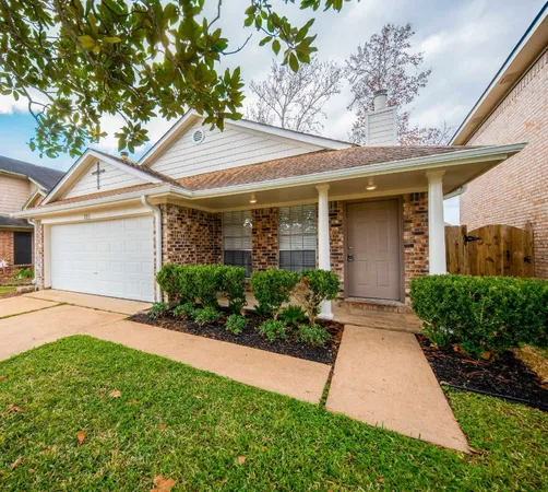 $1,875 | 121 Coffee Lane, Lake Jackson, TX 77566