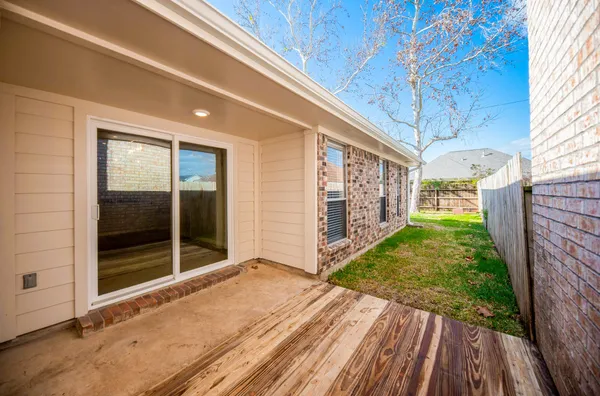 $1,875 | 121 Coffee Lane, Lake Jackson, TX 77566