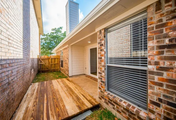$1,875 | 121 Coffee Lane, Lake Jackson, TX 77566