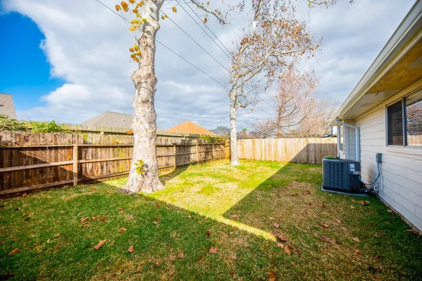 $1,875 | 121 Coffee Lane, Lake Jackson, TX 77566