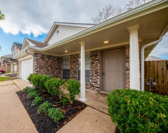 $1,875 | 121 Coffee Lane, Lake Jackson, TX 77566