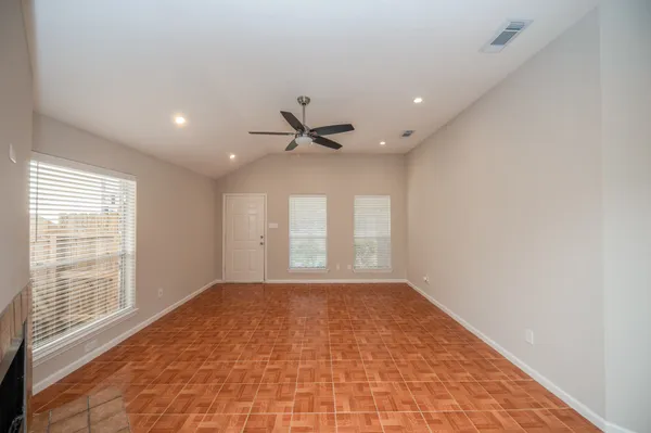 $1,875 | 121 Coffee Lane, Lake Jackson, TX 77566
