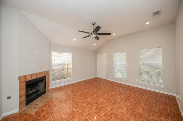 $1,875 | 121 Coffee Lane, Lake Jackson, TX 77566