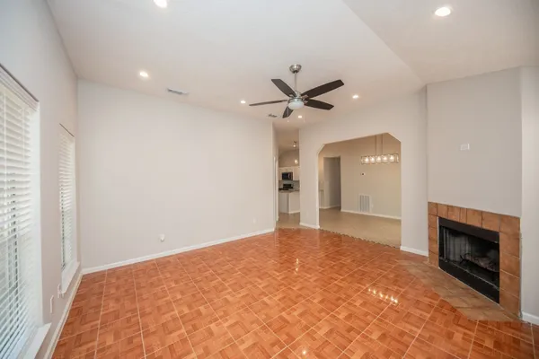 $1,875 | 121 Coffee Lane, Lake Jackson, TX 77566