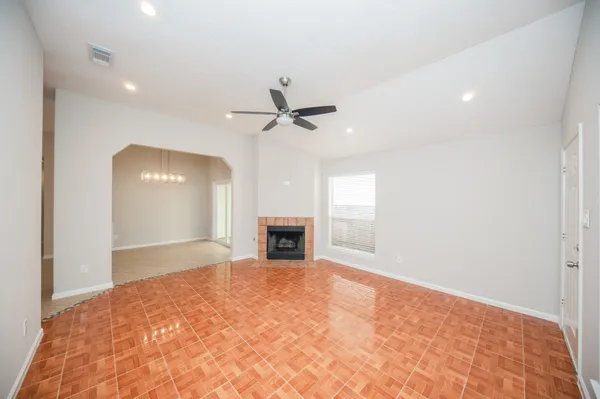 $1,875 | 121 Coffee Lane, Lake Jackson, TX 77566