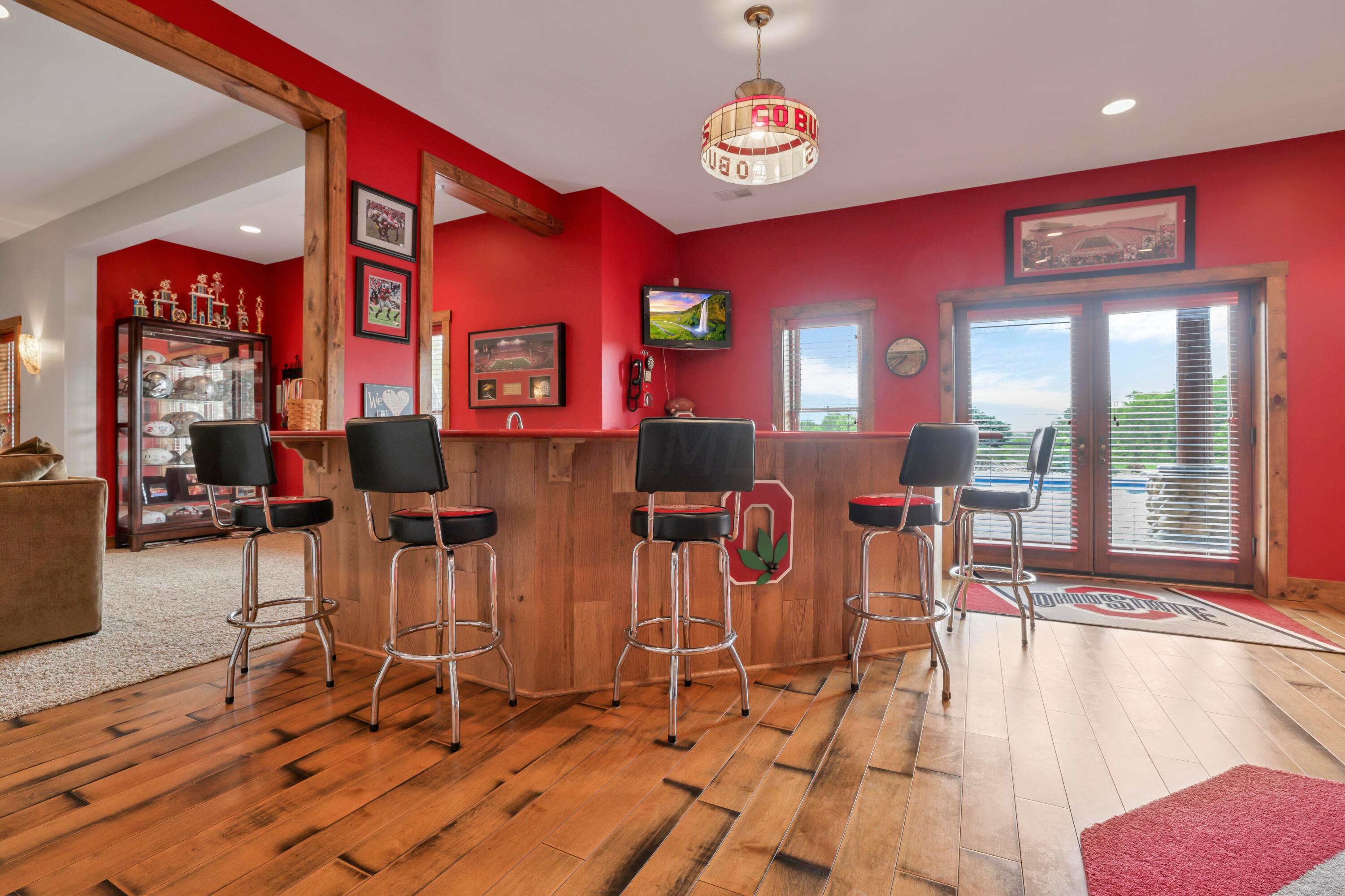 10985 Clearport Road Southwest Amanda, OH 43102 - Photo 79 of 126 Lower level bar