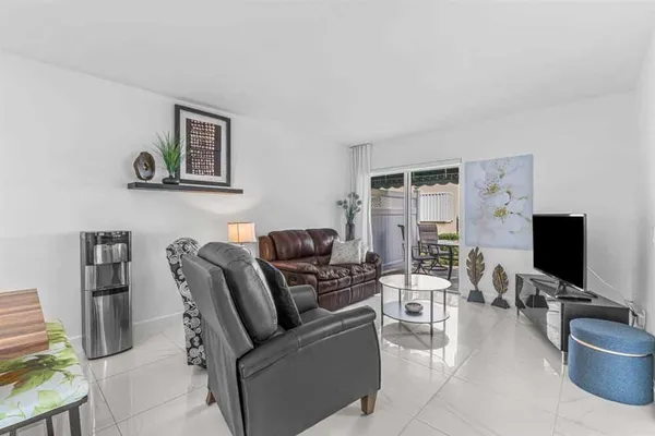 $2,000 | 154 Waterside Drive, Unit 154, Hypoluxo, FL 33462