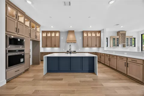 $691,500 | 2505 Barton Crk Trl Drive, Friendswood, TX 77546