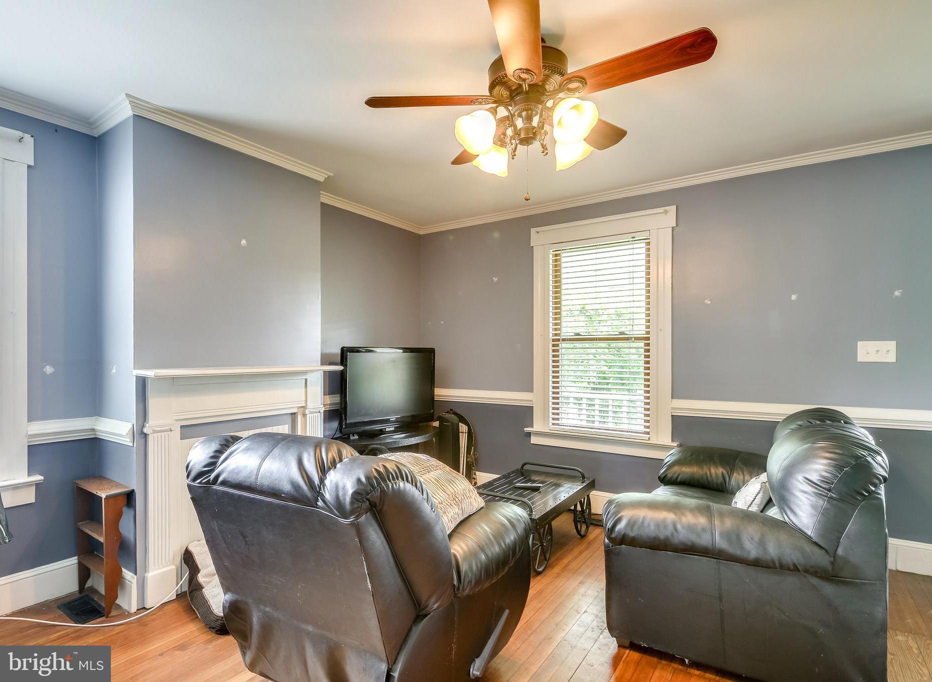 8863 Baltimore Road Frederick, MD 21704 - Photo 8 of 28 Living Room