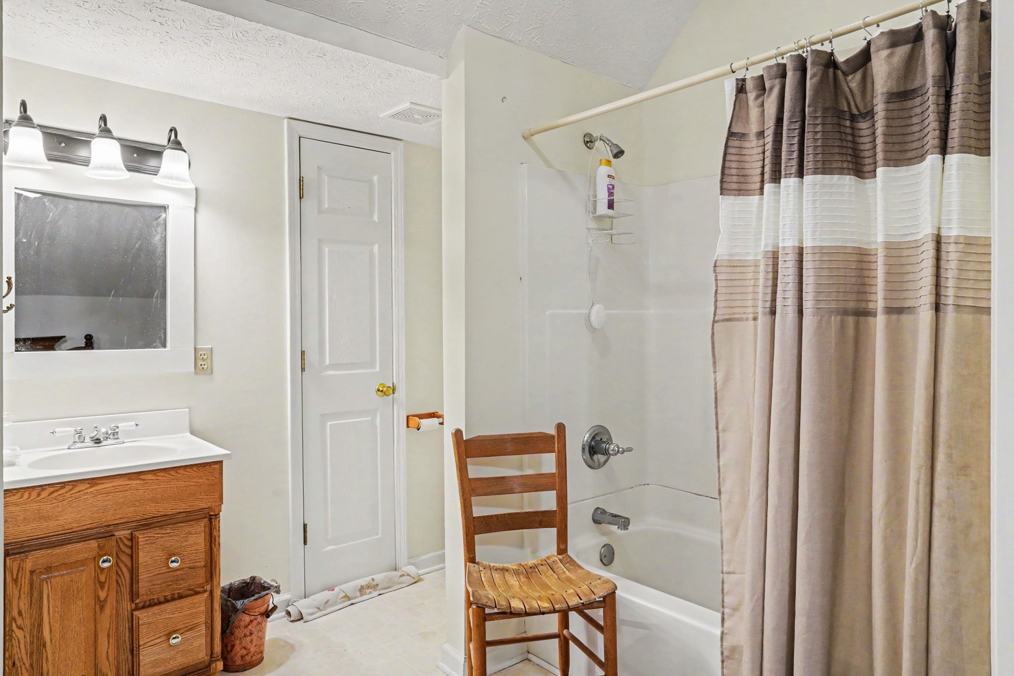2075 Liebengood Road Goodlettsville, TN 37072 - Photo 31 of 40 a bathroom with a bathtub and a shower